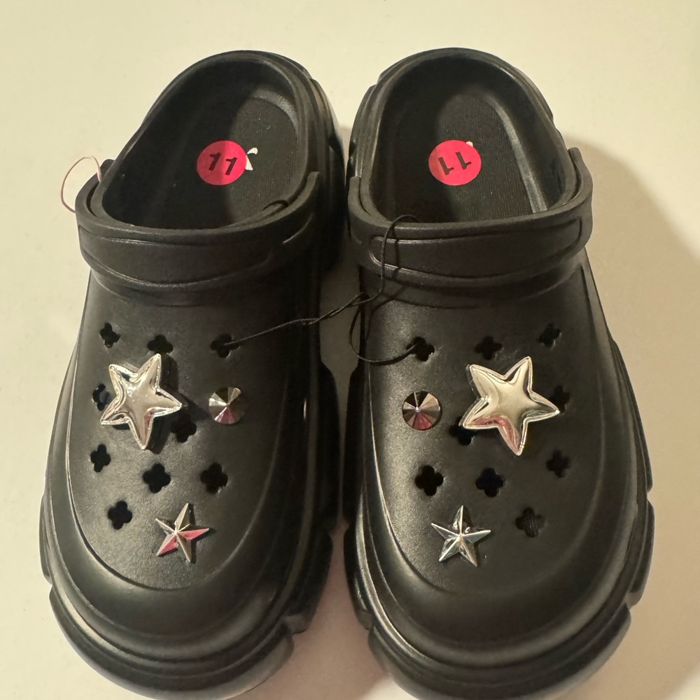 Women’s Size 11 Black Star Clogs NEW